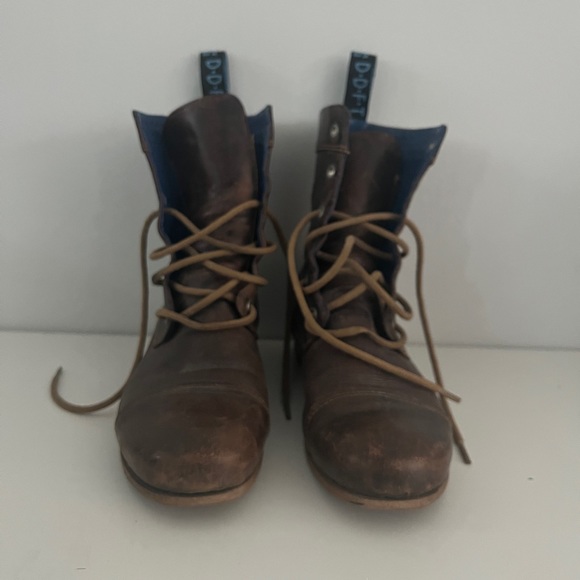 Brown lace up John Fluevog boots - Picture 1 of 4